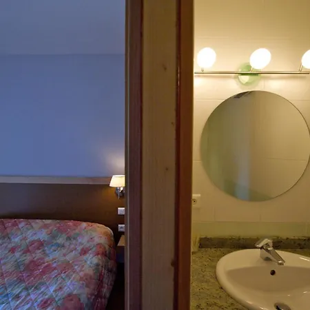 Le Cygne Hotel 2*